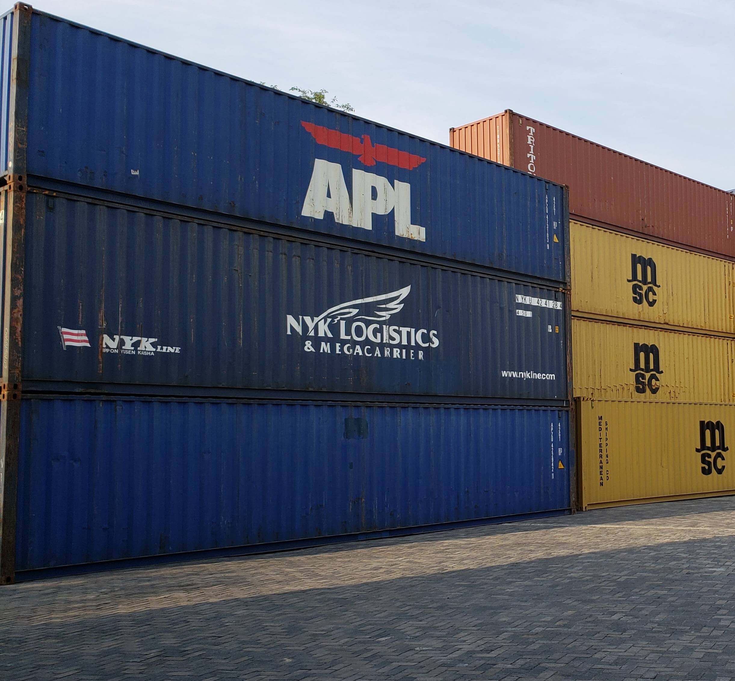 Patio de Contenedores